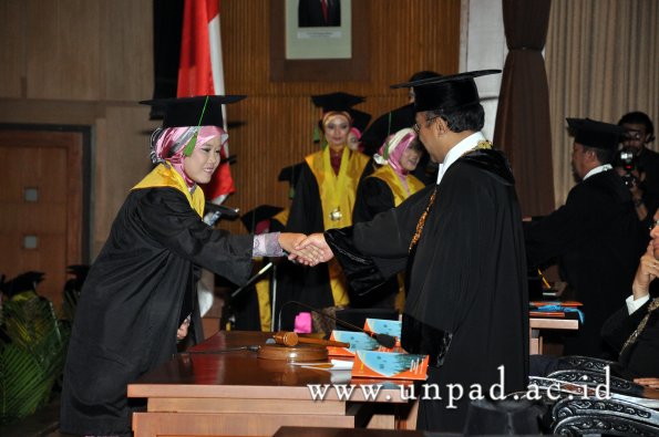 dok-humas-unpad_ilalang-foto_wisuda-gel-1-2010-2011_d3-fk_064