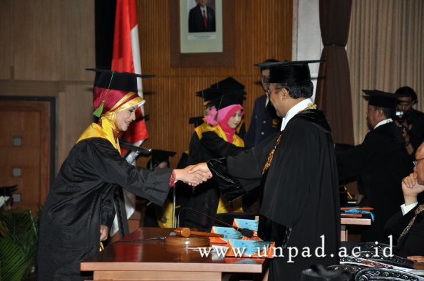 dok-humas-unpad_ilalang-foto_wisuda-gel-1-2010-2011_d3-fk_066