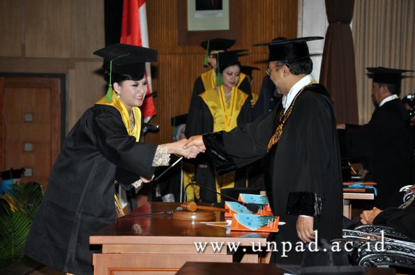 dok-humas-unpad_ilalang-foto_wisuda-gel-1-2010-2011_spesialis-fk_040