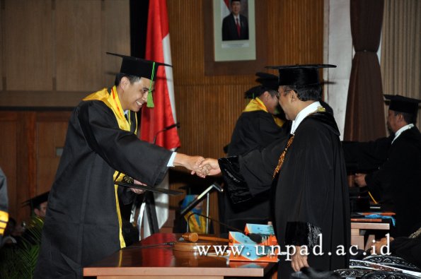 dok-humas-unpad_ilalang-foto_wisuda-gel-1-2010-2011_spesialis-fk_042