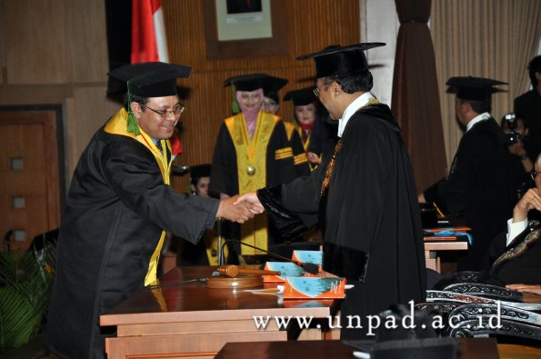 dok-humas-unpad_ilalang-foto_wisuda-gel-1-2010-2011_spesialis-fk_051