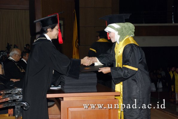 dok-humas-unpad_ilalang-foto_wisuda-gel-1-2010-2011_s1-hukum_058