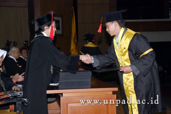 dok-humas-unpad_ilalang-foto_wisuda-gel-1-2010-2011_s1-hukum_148