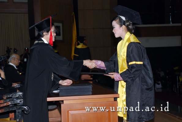 dok-humas-unpad_ilalang-foto_wisuda-gel-1-2010-2011_s1-hukum_164