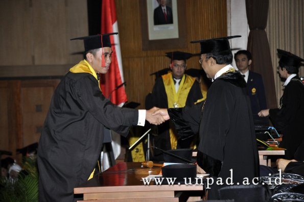 dok-humas-unpad_ilalang-foto_wisuda-gel-1-2010-2011_s1-hukum_179