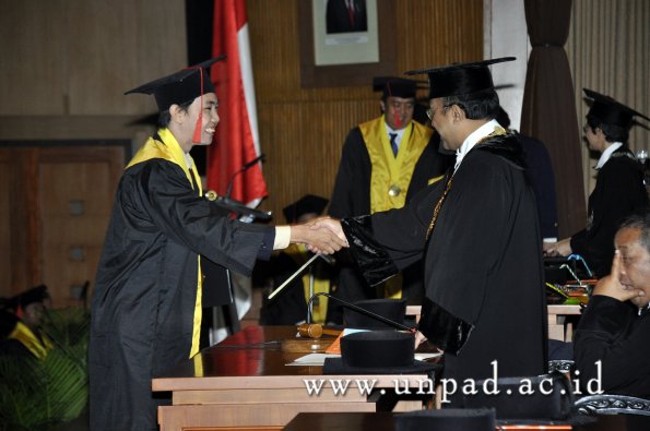 dok-humas-unpad_ilalang-foto_wisuda-gel-1-2010-2011_s1-hukum_288