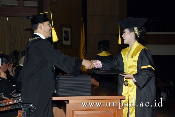 dok-humas-unpad_ilalang-foto_wisuda-gel-1-2010-2011_s1-fikom_008