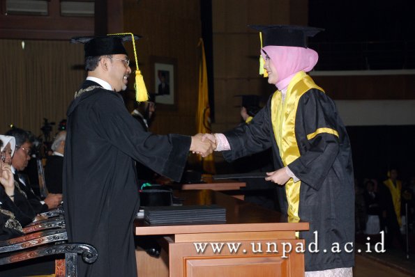 dok-humas-unpad_ilalang-foto_wisuda-gel-1-2010-2011_s1-fikom_037