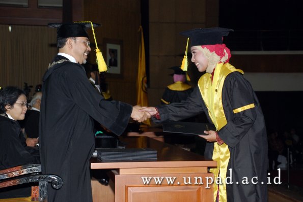 dok-humas-unpad_ilalang-foto_wisuda-gel-1-2010-2011_s1-fikom_038