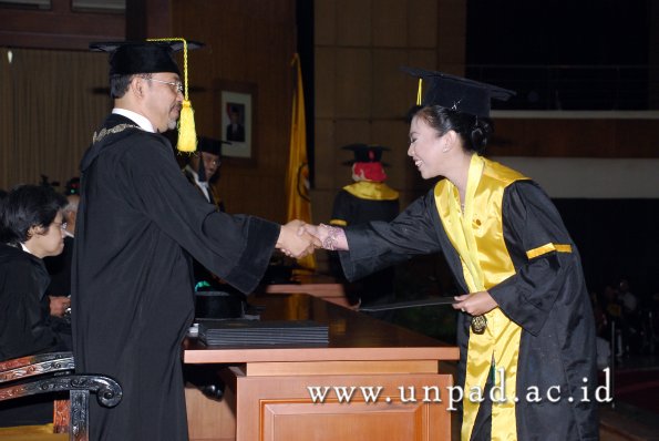 dok-humas-unpad_ilalang-foto_wisuda-gel-1-2010-2011_s1-fikom_039