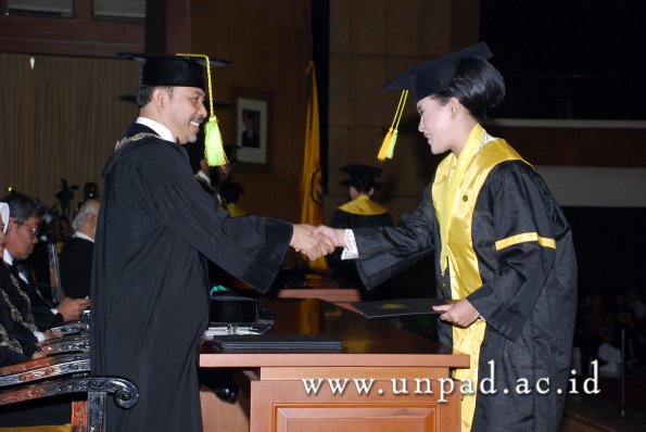 dok-humas-unpad_ilalang-foto_wisuda-gel-1-2010-2011_s1-fikom_044