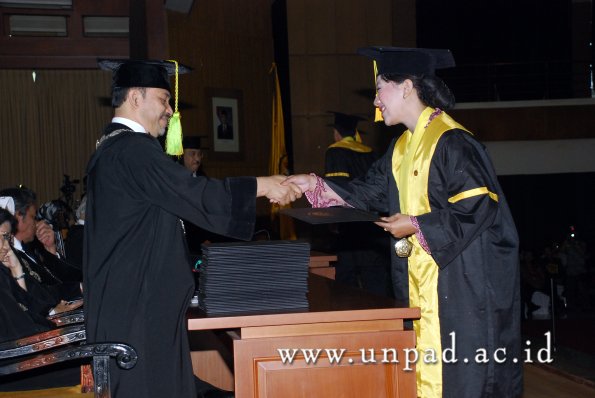 dok-humas-unpad_ilalang-foto_wisuda-gel-1-2010-2011_s1-fikom_053