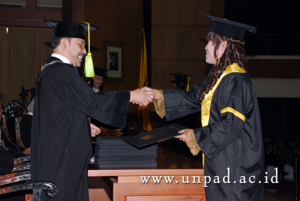 dok-humas-unpad_ilalang-foto_wisuda-gel-1-2010-2011_s1-fikom_064