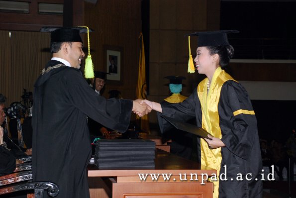 dok-humas-unpad_ilalang-foto_wisuda-gel-1-2010-2011_s1-fikom_066