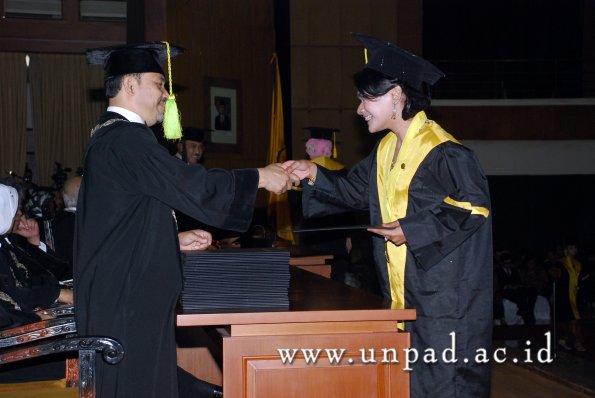 dok-humas-unpad_ilalang-foto_wisuda-gel-1-2010-2011_s1-fikom_141