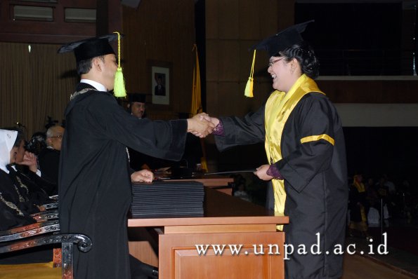 dok-humas-unpad_ilalang-foto_wisuda-gel-1-2010-2011_s1-fikom_147