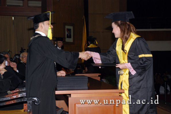 dok-humas-unpad_ilalang-foto_wisuda-gel-1-2010-2011_s1-fikom_149