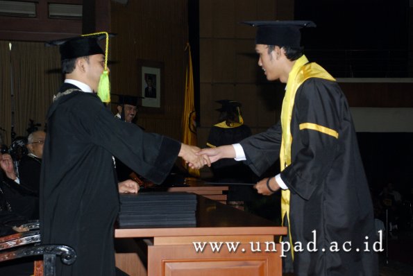 dok-humas-unpad_ilalang-foto_wisuda-gel-1-2010-2011_s1-fikom_150