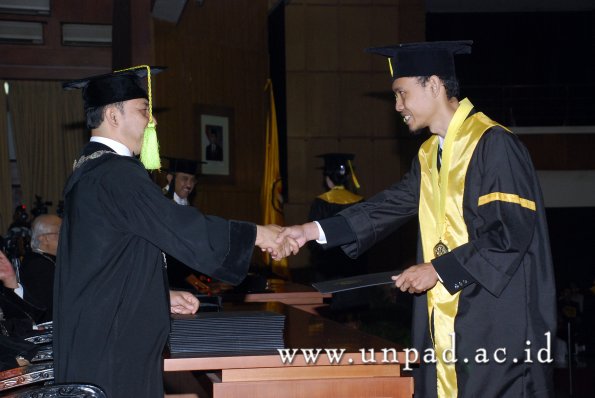 dok-humas-unpad_ilalang-foto_wisuda-gel-1-2010-2011_s1-fikom_156