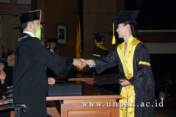 dok-humas-unpad_ilalang-foto_wisuda-gel-1-2010-2011_s1-fikom_157