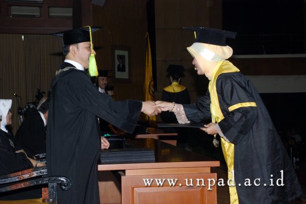 dok-humas-unpad_ilalang-foto_wisuda-gel-1-2010-2011_s1-fikom_164