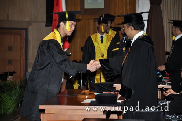 dok-humas-unpad_ilalang-foto_wisuda-gel-1-2010-2011_s1-fikom_260