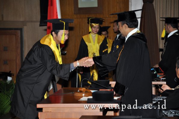 dok-humas-unpad_ilalang-foto_wisuda-gel-1-2010-2011_s1-fikom_262