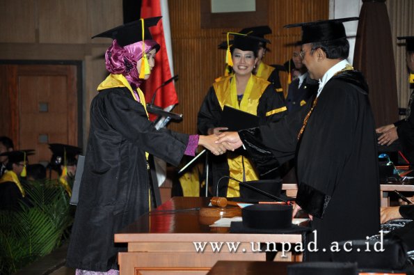 dok-humas-unpad_ilalang-foto_wisuda-gel-1-2010-2011_s1-fikom_273