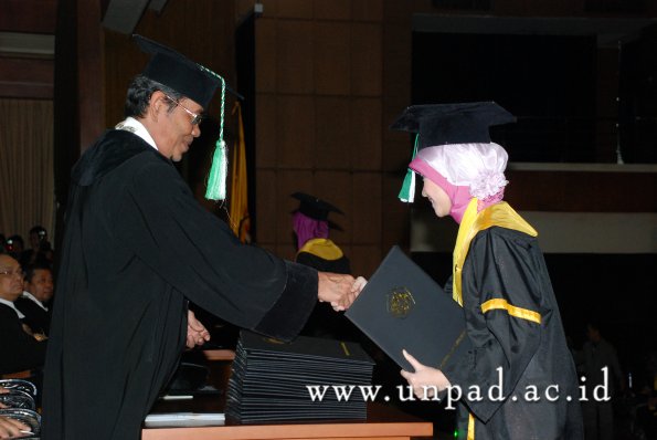 dok-humas-unpad_ilalang-foto_wisuda-gel-1-2010-2011_s1-pertanian_002