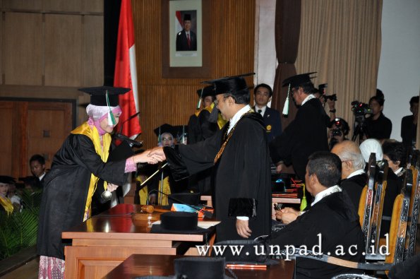 dok-humas-unpad_ilalang-foto_wisuda-gel-1-2010-2011_s1-pertanian_078