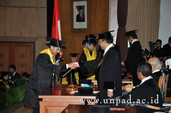 dok-humas-unpad_ilalang-foto_wisuda-gel-1-2010-2011_s1-pertanian_081