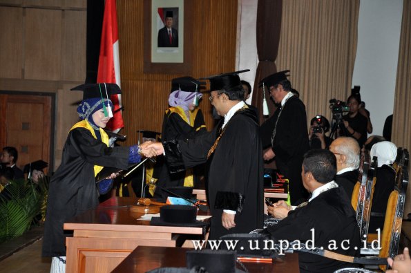 dok-humas-unpad_ilalang-foto_wisuda-gel-1-2010-2011_s1-pertanian_082