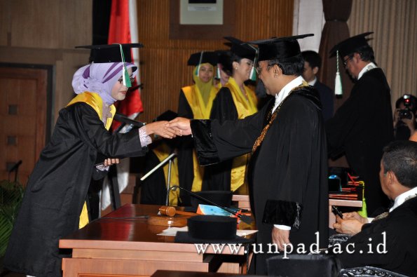 dok-humas-unpad_ilalang-foto_wisuda-gel-1-2010-2011_s1-pertanian_083