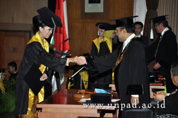 dok-humas-unpad_ilalang-foto_wisuda-gel-1-2010-2011_s1-pertanian_084