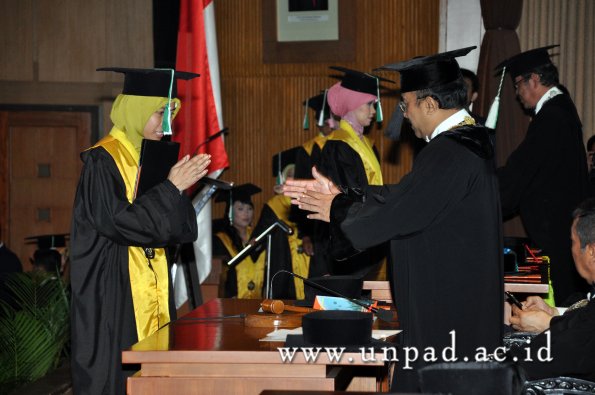 dok-humas-unpad_ilalang-foto_wisuda-gel-1-2010-2011_s1-pertanian_085