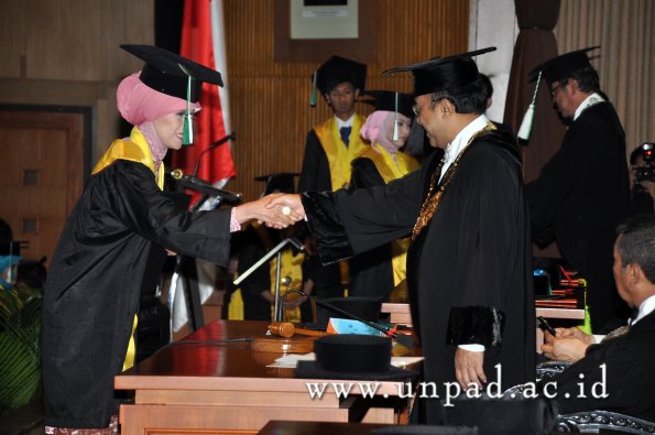 dok-humas-unpad_ilalang-foto_wisuda-gel-1-2010-2011_s1-pertanian_086