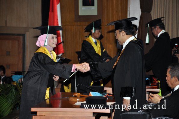 dok-humas-unpad_ilalang-foto_wisuda-gel-1-2010-2011_s1-pertanian_087