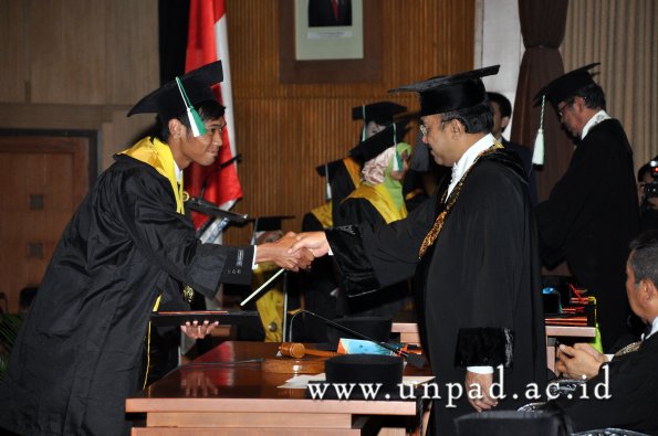 dok-humas-unpad_ilalang-foto_wisuda-gel-1-2010-2011_s1-pertanian_088