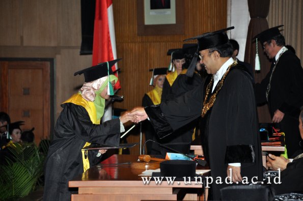 dok-humas-unpad_ilalang-foto_wisuda-gel-1-2010-2011_s1-pertanian_089