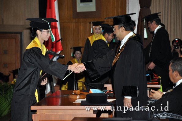 dok-humas-unpad_ilalang-foto_wisuda-gel-1-2010-2011_s1-pertanian_091