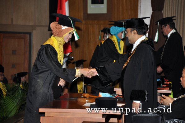 dok-humas-unpad_ilalang-foto_wisuda-gel-1-2010-2011_s1-pertanian_093