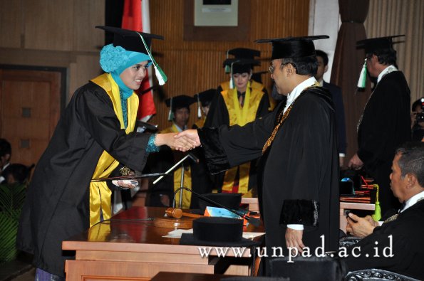 dok-humas-unpad_ilalang-foto_wisuda-gel-1-2010-2011_s1-pertanian_094