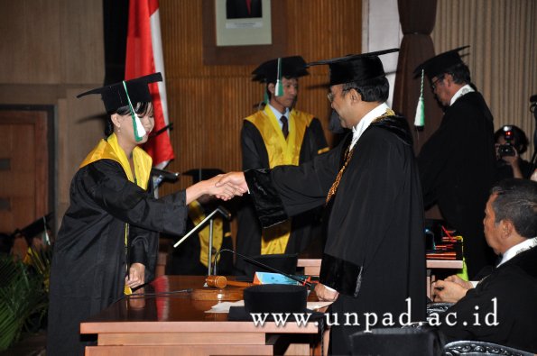 dok-humas-unpad_ilalang-foto_wisuda-gel-1-2010-2011_s1-pertanian_098