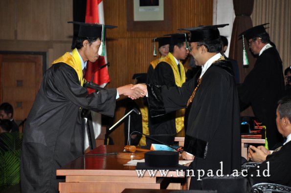 dok-humas-unpad_ilalang-foto_wisuda-gel-1-2010-2011_s1-pertanian_099