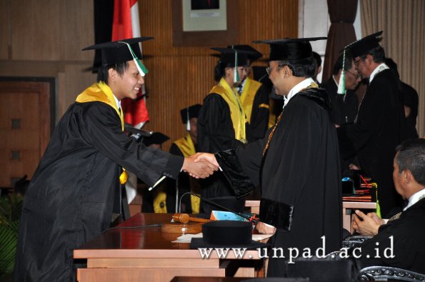 dok-humas-unpad_ilalang-foto_wisuda-gel-1-2010-2011_s1-pertanian_100