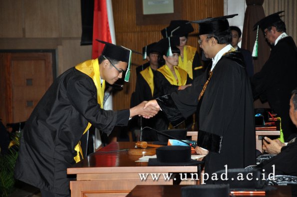 dok-humas-unpad_ilalang-foto_wisuda-gel-1-2010-2011_s1-pertanian_102