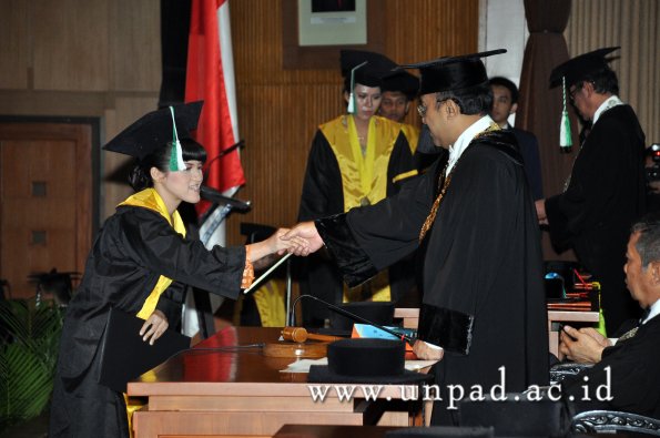 dok-humas-unpad_ilalang-foto_wisuda-gel-1-2010-2011_s1-pertanian_103