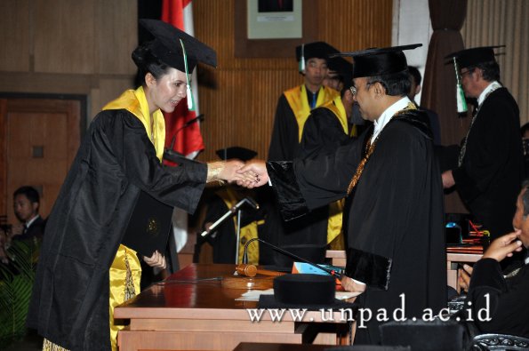 dok-humas-unpad_ilalang-foto_wisuda-gel-1-2010-2011_s1-pertanian_104