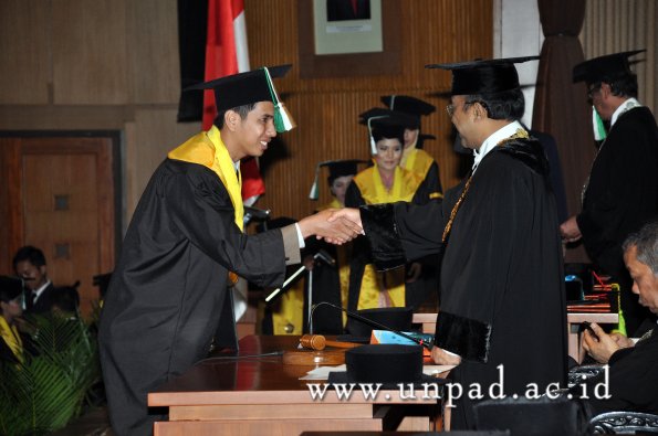 dok-humas-unpad_ilalang-foto_wisuda-gel-1-2010-2011_s1-pertanian_107