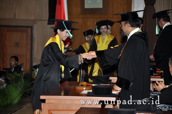 dok-humas-unpad_ilalang-foto_wisuda-gel-1-2010-2011_s1-pertanian_110